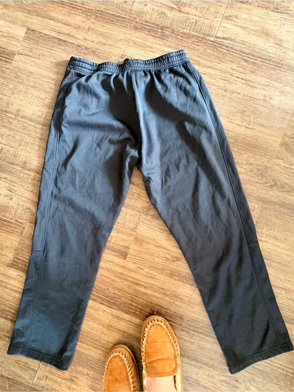 Under Armour Men's black XL Jogger Sweatpants. Loose fit. No cuffs on legs - Picture 2 of 7